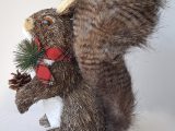 Esquilo Natal Decorativo Pick Pinha E Fita Xadrez