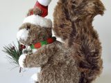Esquilo Decorativo Noel Marrom Com Cachecol Tricot