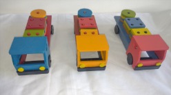Caminhãozinho com peças de encaixar