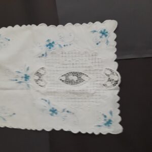 Caminho De Mesa Com Flores Azuis