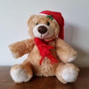 Urso Caramelo Sentado Gorro Noel Azevinho
