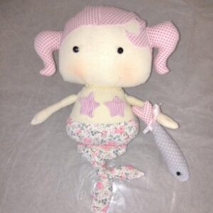 Boneca sereia corpo branco com flores