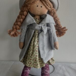 Boneca antiga chapéu cinza
