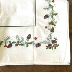 Toalha Impermeável Pinhas E Azevinhos 150x150cm