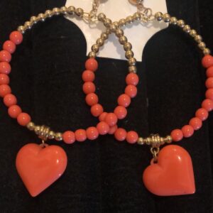 brinco coral coração