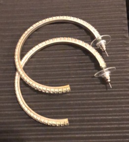 argola prateada strass FM