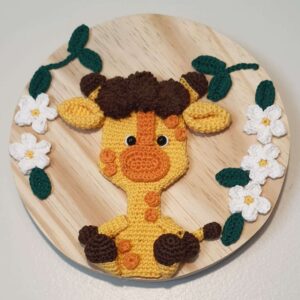 QUADRO GIRAFA AMIGURUMI